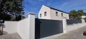 SWEET HOME MAISON ENTIERE OU CHAMBRE TERRASSE SALLE DE BAIN 17m2 RDC